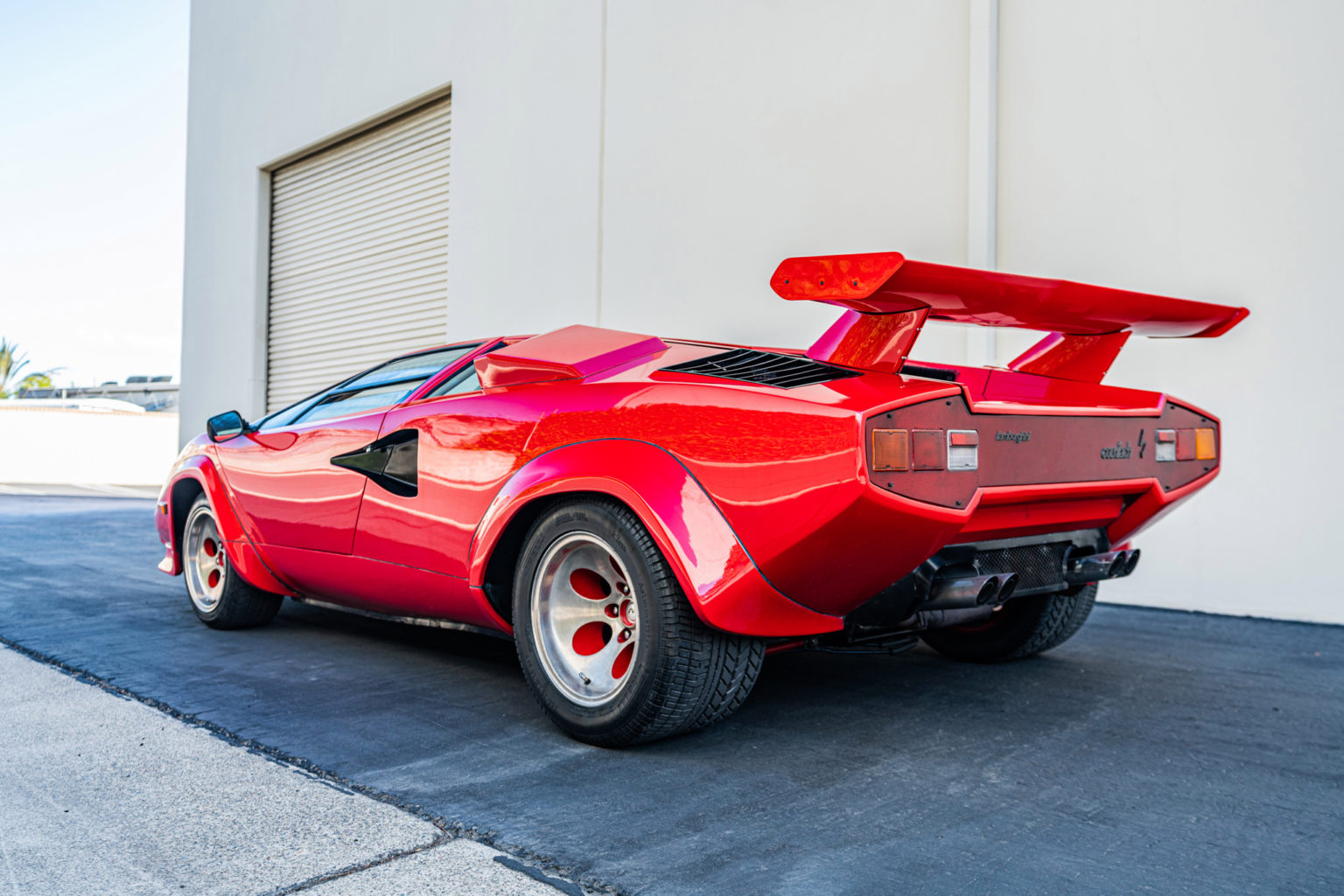 There is no bad angle of this Lamborghini Countach LP400 S - APEX.one